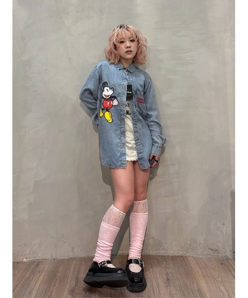 Desigual(デシグアル)の「Disney Mickey Oversized Denim Shirt/ディズニー ミッキーオーバーサイズデニムシャツ(シャツ/ブラウス・レディース・ブルー・L/M/S/XS/XL)」の4枚目の写真
