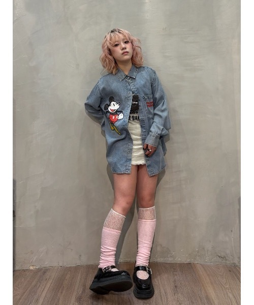 Desigual(デシグアル)の「Disney Mickey Oversized Denim Shirt/ディズニー ミッキーオーバーサイズデニムシャツ(シャツ/ブラウス・レディース・ブルー・L/M/S/XS/XL)」の5枚目の写真