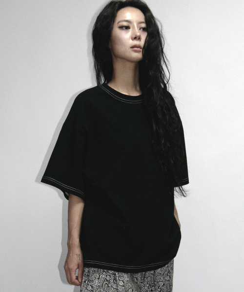 DEMARC(ドゥマーク)の「OUTSTITCH BOXY SHORT SLEEVE TEE - Black(Tシャツ/カットソー・レディース・その他・MEDIUM/LARGE)」の5枚目の写真