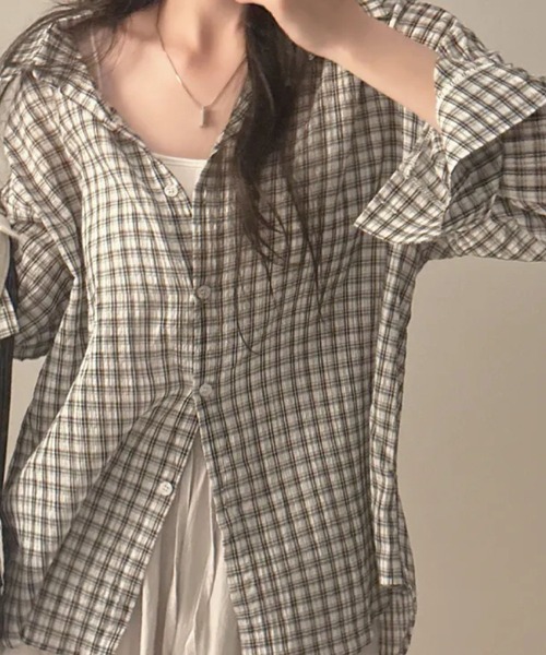 2ly2（トゥーリートゥー）の「軽やかに羽織れる！ゆったりチェック柄シャツ（シャツ/ブラウス・レディース・ピンク/ブラック/ホワイト・FREE）」の5枚目の写真