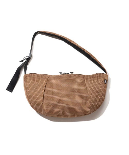 OMCC(オーエムシーシー)の「Round Shoulder 2.0 Lattice - ラウンドショルダー2.0 ラティス(ボディバッグ/ウエストポーチ・レディース・ブラウン/ライトグレー/グリーン/パープル/ネイビー/ブラック・ONE SIZE)」の3枚目の写真