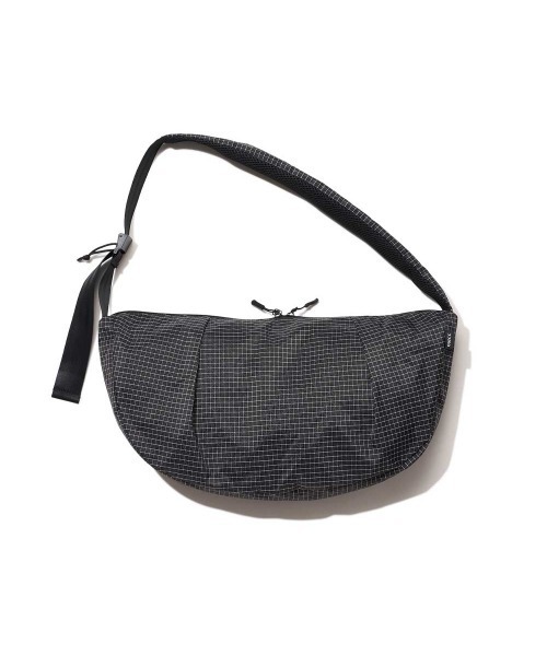 OMCC(オーエムシーシー)の「Round Shoulder 2.0 Lattice - ラウンドショルダー2.0 ラティス(ボディバッグ/ウエストポーチ・レディース・ブラウン/ライトグレー/グリーン/パープル/ネイビー/ブラック・ONE SIZE)」の2枚目の写真