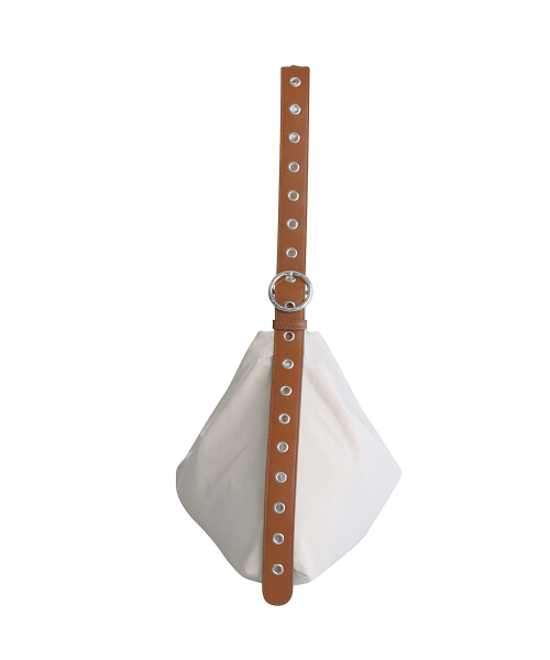 SOCHARMING（ソーチャーミング）の「Square Belt Shoulder Bag - Nylon Light Beige（ショルダーバッグ・レディース・その他・FREE）」の3枚目の写真