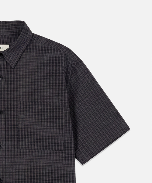 ECORR（エコル）の「[イコル x ホントギ] デイリークロップ半袖チェックシャツ : 2COLOR（シャツ/ブラウス・メンズ・ブラック/ネイビー・1/2）」の7枚目の写真