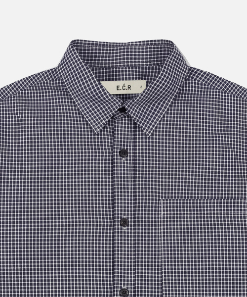 ECORR（エコル）の「[イコル x ホントギ] デイリークロップ半袖チェックシャツ : 2COLOR（シャツ/ブラウス・メンズ・ブラック/ネイビー・1/2）」の4枚目の写真