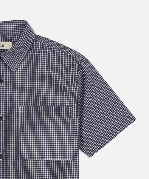 ECORR（エコル）の「[イコル x ホントギ] デイリークロップ半袖チェックシャツ : 2COLOR（シャツ/ブラウス・メンズ・ブラック/ネイビー・1/2）」の3枚目の写真