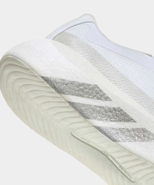 adidas(アディダス)の「ハイパーブースト エッジ ランニング / HYPERBOOST EDGE Running / ランニングシューズ / アディダス adidas(スニーカー・メンズ・ホワイト×シルバー・24.5cm/25.0cm/25.5cm/26.0cm/26.5cm/27.0cm/27.5cm/28.0cm/28.5cm/29.0cm)」の8枚目の写真