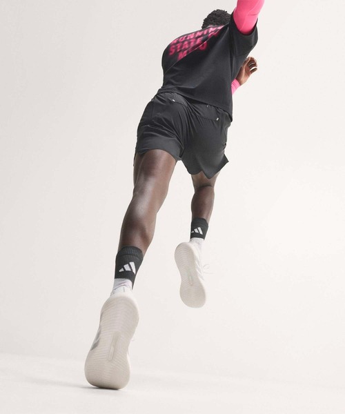 adidas(アディダス)の「ハイパーブースト エッジ ランニング / HYPERBOOST EDGE Running / ランニングシューズ / アディダス adidas(スニーカー・メンズ・ホワイト×シルバー・24.5cm/25.0cm/25.5cm/26.0cm/26.5cm/27.0cm/27.5cm/28.0cm/28.5cm/29.0cm)」の12枚目の写真