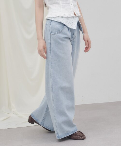 DISCOAT(ディスコート)の「【umm./AW先行予約】ウエスト折り返しワイドデニムパンツ(その他パンツ・レディース・サックスブルー・SMALL/MEDIUM)」の3枚目の写真