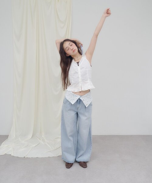 DISCOAT(ディスコート)の「【umm./AW先行予約】ウエスト折り返しワイドデニムパンツ(その他パンツ・レディース・サックスブルー・SMALL/MEDIUM)」の5枚目の写真