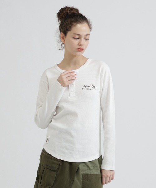 AVIREX(アヴィレックス)の「HONEYCOMB WAFFLE HENLEY T-SHIRT(Tシャツ/カットソー・レディース・チャコールグレー/オフホワイト/オレンジ・S/M)」の22枚目の写真