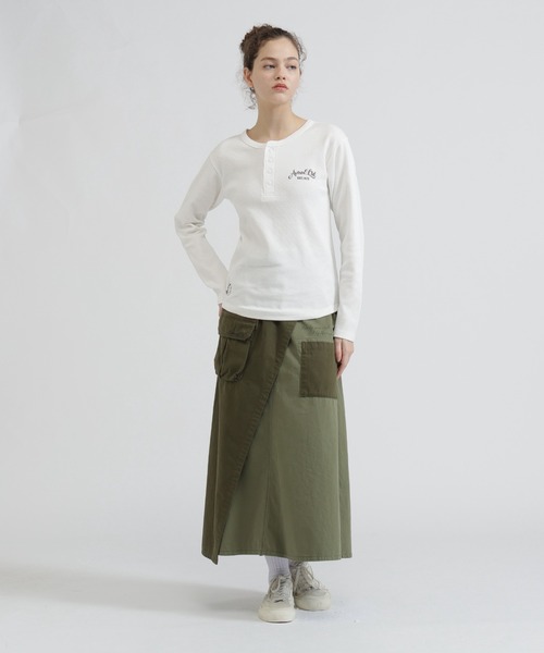 AVIREX(アヴィレックス)の「HONEYCOMB WAFFLE HENLEY T-SHIRT(Tシャツ/カットソー・レディース・チャコールグレー/オフホワイト/オレンジ・S/M)」の20枚目の写真