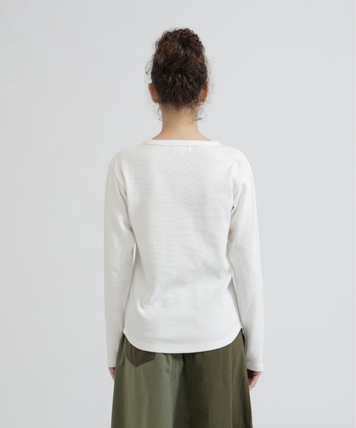 AVIREX(アヴィレックス)の「HONEYCOMB WAFFLE HENLEY T-SHIRT(Tシャツ/カットソー・レディース・チャコールグレー/オフホワイト/オレンジ・S/M)」の16枚目の写真