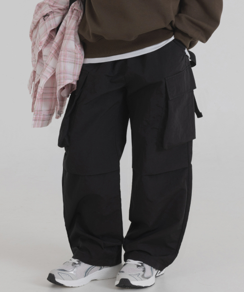 PIANER KIDS(ピアネールキッズ)の「ナイロンカーゴパラシュートパンツ(ブラック)(スウェットパンツ・レディース・ブラック・S(120-130cm)/M(130-140cm)/L(140-150cm)/XL(150-160㎝))」の5枚目の写真