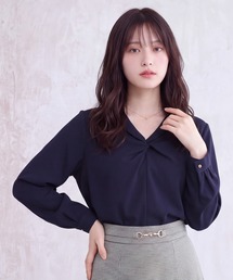 Vネックツイストブラウス(ON・OFF兼用 / ロングシーズン対応)