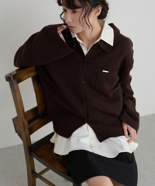 apres jour clair(アプレジュールクレア)の「【apres jour clair】くるみボタンポロニットカーディガン(カーディガン/ボレロ・レディース・ダークブラウン/イエロー/アイボリー/ピンク・フリー/X-LARGE)」の2枚目の写真