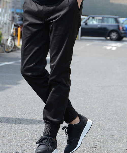 MORGAN HOMME(モルガンオム)の「スソギャザーパンツ/ジョガーパンツ(カーゴパンツ)」|ブラック