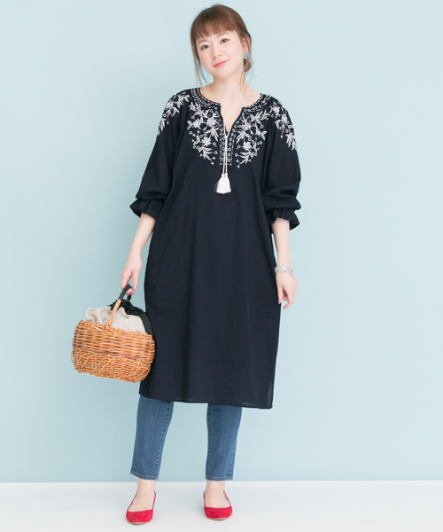 URBAN RESEARCH（アーバンリサーチ）の「 【TRILL掲載】UR フラワー刺繍ワンピース　（ワンピース・レディース・ホワイト/ネイビー・FREE）」の18枚目の写真