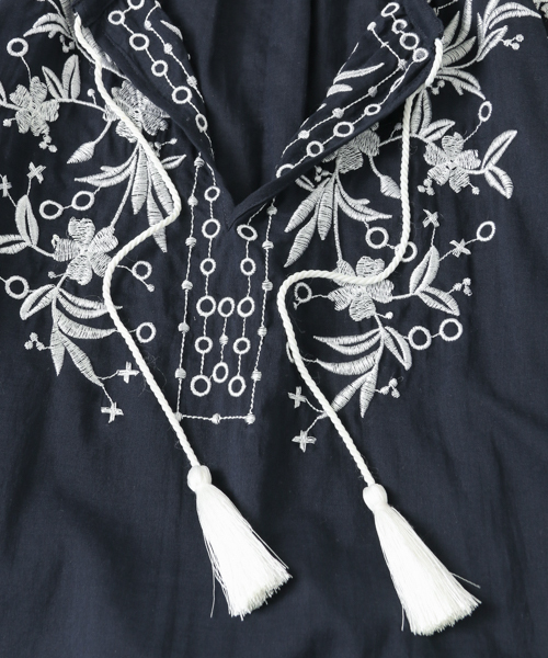 URBAN RESEARCH（アーバンリサーチ）の「 【TRILL掲載】UR フラワー刺繍ワンピース　（ワンピース・レディース・ホワイト/ネイビー・FREE）」の13枚目の写真