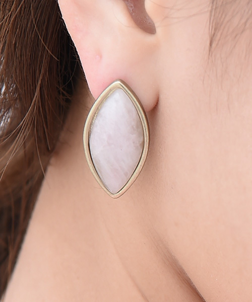 Eldia'lu（エルディアル）の「天然石マーブルアーモンドデザインピアス（ピアス（両耳用）・レディース・カーキ/ベージュ・ﾌﾘ-）」の7枚目の写真