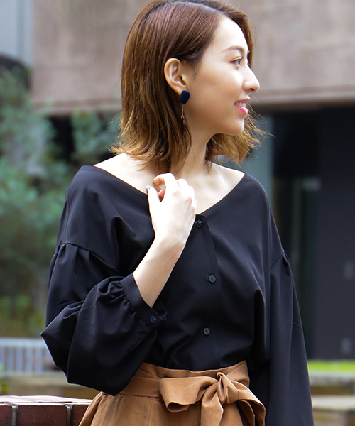 N.(N. Natural Beauty Basic)(エヌエヌナチュラルビューティーベーシック)の「バックギャザータックスリーブブラウス(シャツ/ブラウス・レディース・ブラック/グレー/ピンク・MEDIUM)」の2枚目の写真