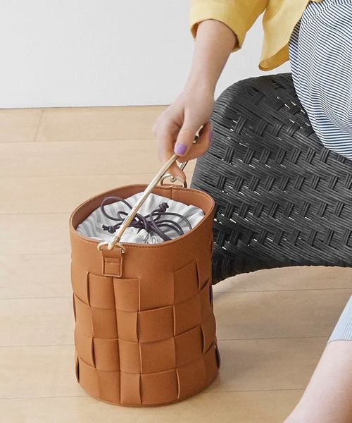 N.（N. Natural Beauty Basic）（エヌエヌナチュラルビューティーベーシック）の「【and GIRL 4月号掲載】バケツショルダーバック（トートバッグ・レディース・ホワイト/ベージュ系その他/ブラック・ﾌﾘ-）」の3枚目の写真