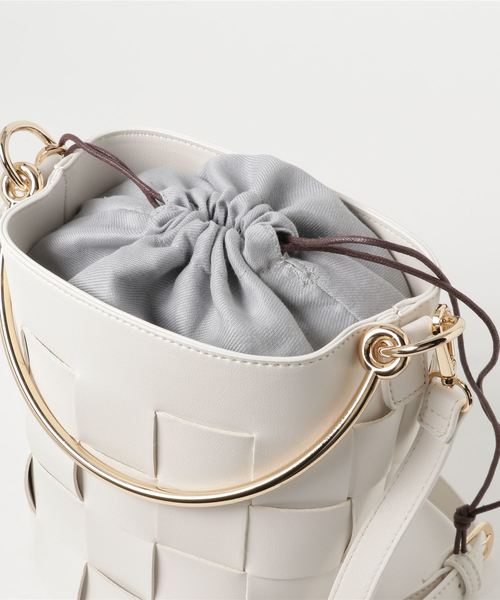 N.（N. Natural Beauty Basic）（エヌエヌナチュラルビューティーベーシック）の「【and GIRL 4月号掲載】バケツショルダーバック（トートバッグ・レディース・ホワイト/ベージュ系その他/ブラック・ﾌﾘ-）」の12枚目の写真