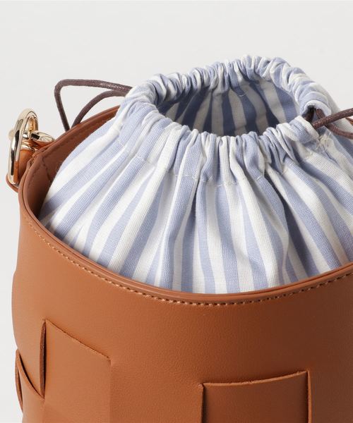 N.（N. Natural Beauty Basic）（エヌエヌナチュラルビューティーベーシック）の「【and GIRL 4月号掲載】バケツショルダーバック（トートバッグ・レディース・ホワイト/ベージュ系その他/ブラック・ﾌﾘ-）」の9枚目の写真