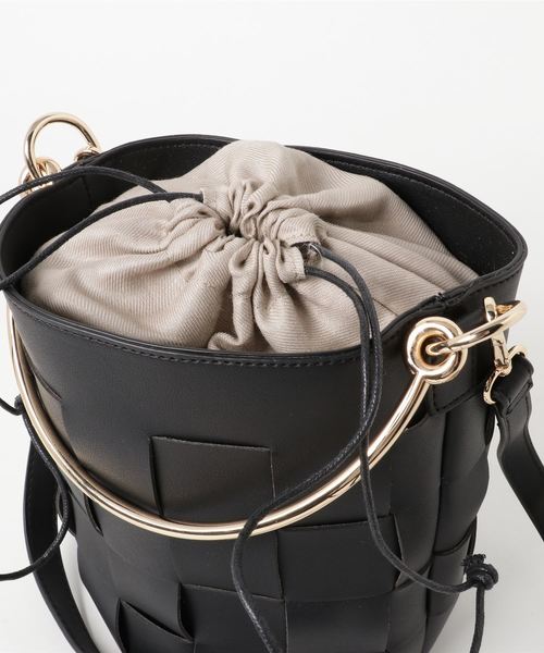 N.（N. Natural Beauty Basic）（エヌエヌナチュラルビューティーベーシック）の「【and GIRL 4月号掲載】バケツショルダーバック（トートバッグ・レディース・ホワイト/ベージュ系その他/ブラック・ﾌﾘ-）」の4枚目の写真