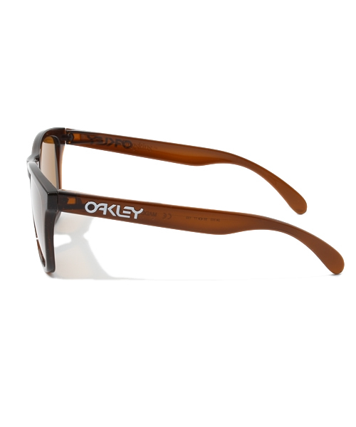 BEAMS BOY（ビームスボーイ）の「OAKLEY / “Frogskins” ポリッシュド（サングラス・レディース・ブラック/ダークブラウン・ONE SIZE）」の3枚目の写真