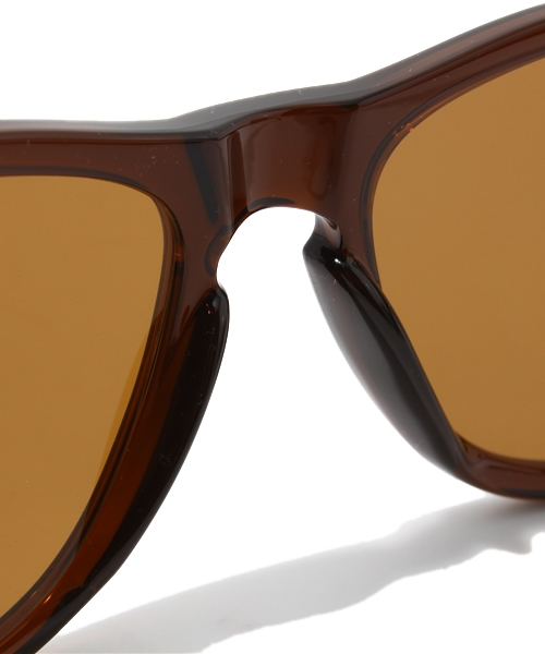 BEAMS BOY（ビームスボーイ）の「OAKLEY / “Frogskins” ポリッシュド（サングラス・レディース・ブラック/ダークブラウン・ONE SIZE）」の6枚目の写真