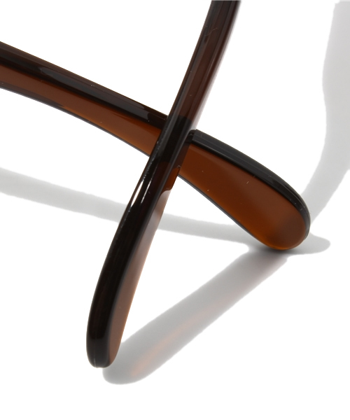 BEAMS BOY（ビームスボーイ）の「OAKLEY / “Frogskins” ポリッシュド（サングラス・レディース・ブラック/ダークブラウン・ONE SIZE）」の7枚目の写真