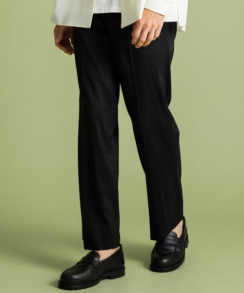 UNITED TOKYO(ユナイテッドトウキョウ)の「イージーリネンサイドゴムストレートパンツ(スラックス)」|ブラック