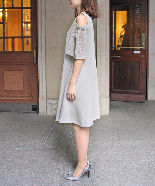 RANDA（ランダ）の「オープンショルダーAラインワンピース（ワンピース・レディース・ブラック/ベージュ/ブルー・0/1）」の4枚目の写真