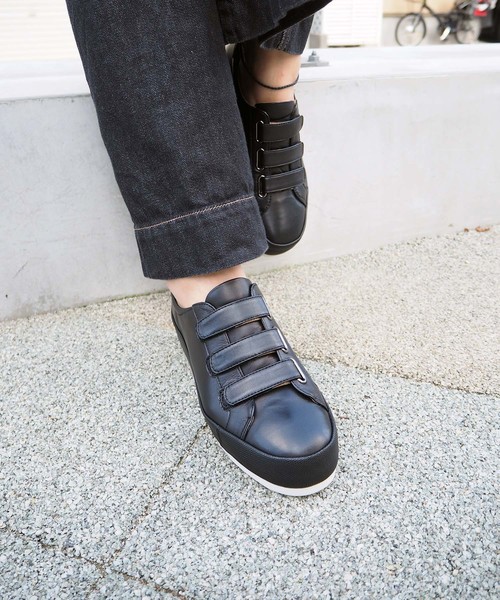 ANYO(エーエヌワイオー)の「〈ANYO(エーエヌワイオー)〉厚底ベルクロスニーカー(スニーカー・レディース・ブラック/オフホワイト/ガンメタ・23.5cm/24.5cm/23.0cm/24.0cm/22.5cm)」の1枚目の写真