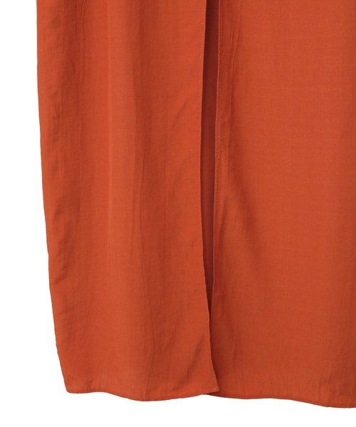 CLANE(クラネ)の「CENTER SLIT WRINKLE CAMISOLE(キャミソール・レディース・ブラック/グリーン系その他/キャメル・2/1)」の8枚目の写真