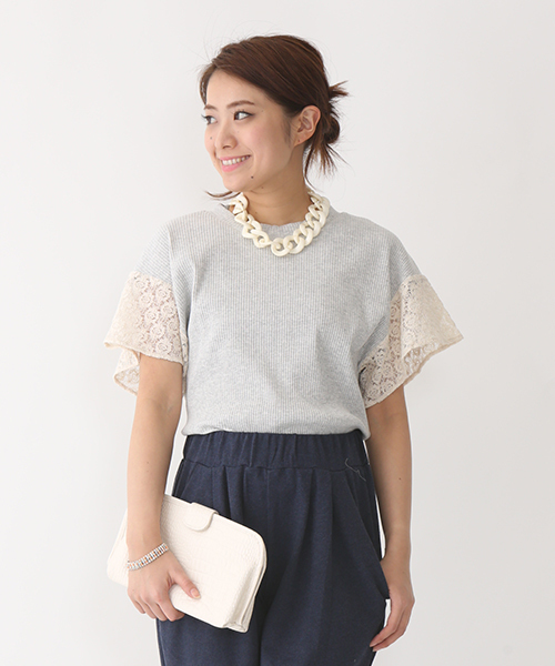 mystic(ミスティック)の「袖レースフレアリブプルオーバー(Tシャツ/カットソー・レディース・ブラック/グレー/オフホワイト/ベージュ・フリ-)」の1枚目の写真