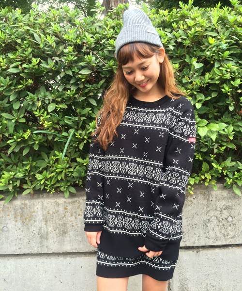 X-girl（エックスガール）の「BANDANA KNIT TOP（ニット/セーター・レディース・ブラック/レッド/ブルー・1/2）」の11枚目の写真