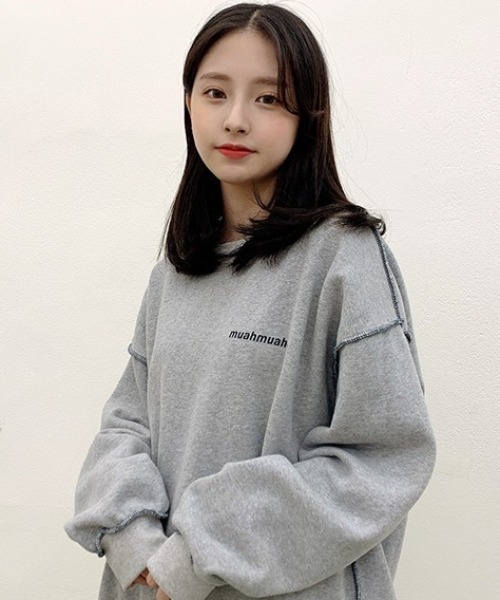 muahmuah(ムーアムーア)の「『muah muah/ムーアムーア』SIGNATURE LOGO LINE NAPPING MTM/韓国ブランド シグネチャー ブランドロゴ ライン 起毛 スウェット トレーナー(スウェット・レディース・ブラック/パープル/グレー/インディゴブルー/アイボリー・FREE)」の18枚目の写真