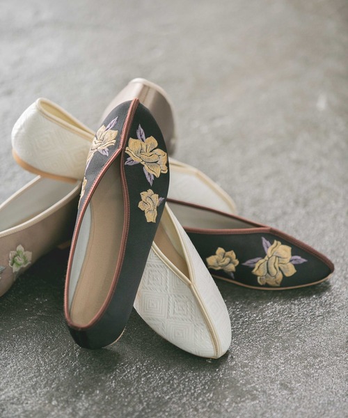 GLOBAL WORK（グローバルワーク）の「フラットチャイナシューズ/930419（その他シューズ・レディース・ブラック/アイボリー/ベージュ系その他・MEDIUM/LARGE）」の2枚目の写真