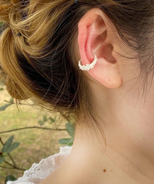 m.soeur（エムスール）の「小花のイヤーカフ＊（イヤーカフ・レディース・シルバー/ゴールド・FREE）」の3枚目の写真