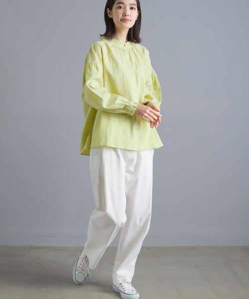 OMNES（オムネス）の「ドットジャガードフリル衿シャツ（シャツ/ブラウス・レディース・ホワイト/ネイビー/イエロー・FREE）」の9枚目の写真