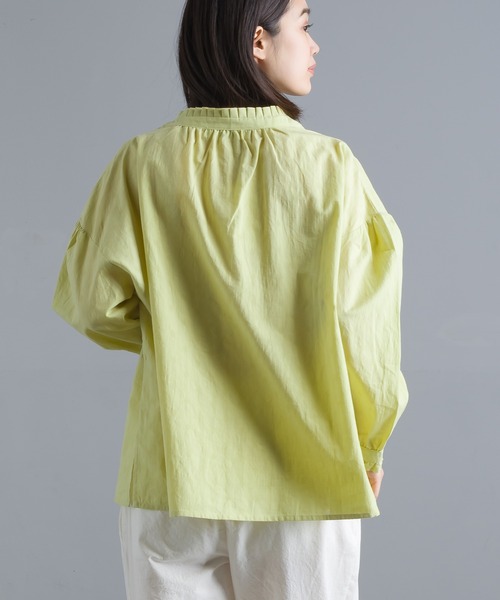 OMNES（オムネス）の「ドットジャガードフリル衿シャツ（シャツ/ブラウス・レディース・ホワイト/ネイビー/イエロー・FREE）」の14枚目の写真