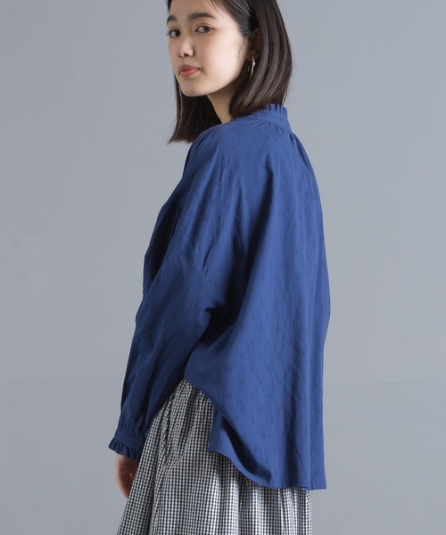 OMNES（オムネス）の「ドットジャガードフリル衿シャツ（シャツ/ブラウス・レディース・ホワイト/ネイビー/イエロー・FREE）」の17枚目の写真