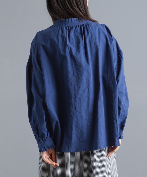 OMNES（オムネス）の「ドットジャガードフリル衿シャツ（シャツ/ブラウス・レディース・ホワイト/ネイビー/イエロー・FREE）」の5枚目の写真