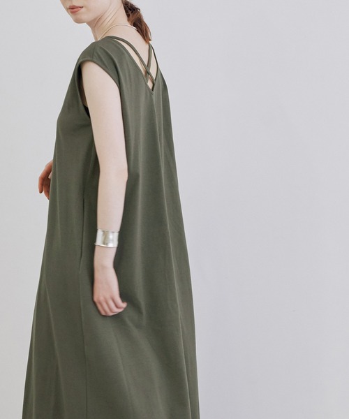 MADEMOISELLE ROPE'(マドモアゼル ロペ)の「バッククロスジャージーロングワンピース(ワンピース・レディース・ブラック/グリーン系その他/ピンク系その他2・38)」の8枚目の写真