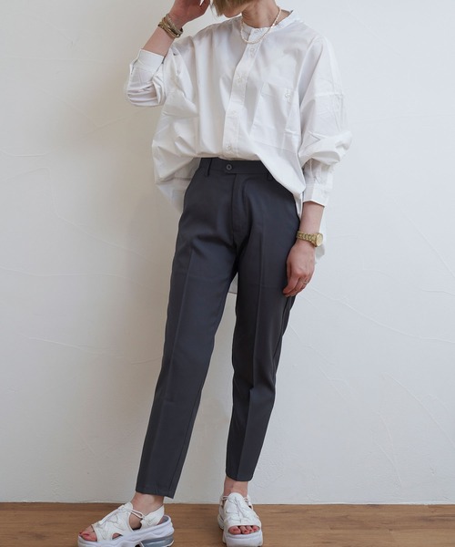 INTERPLAY(インタープレイ)の「【INTERPLAY】 タイトフィットテーパード センタープレスパンツ(スラックス・レディース・ライトベージュ/グレー/ブラック・MEDIUM/SMALL/LARGE)」の1枚目の写真