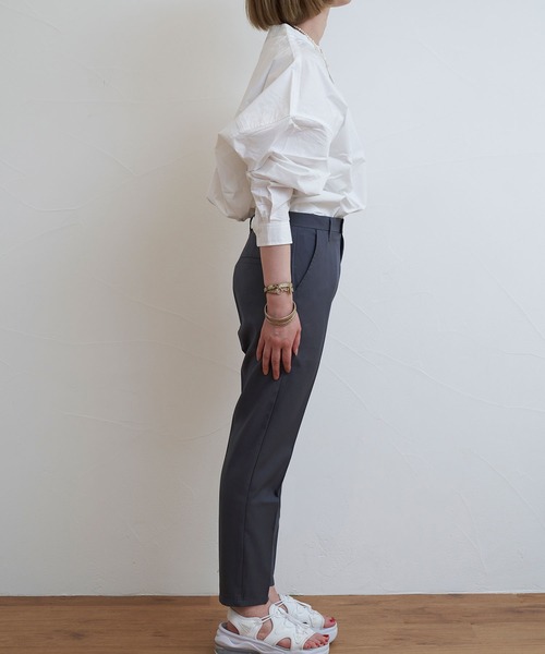 INTERPLAY(インタープレイ)の「【INTERPLAY】 タイトフィットテーパード センタープレスパンツ(スラックス・レディース・ライトベージュ/グレー/ブラック・MEDIUM/SMALL/LARGE)」の19枚目の写真