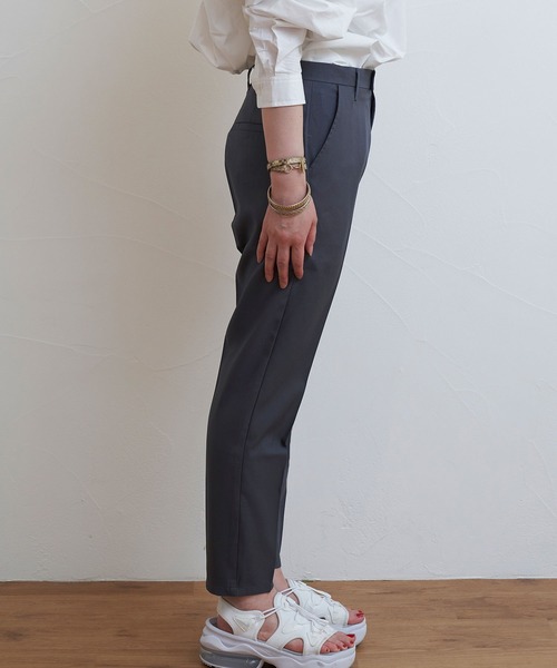 INTERPLAY(インタープレイ)の「【INTERPLAY】 タイトフィットテーパード センタープレスパンツ(スラックス・レディース・ライトベージュ/グレー/ブラック・MEDIUM/SMALL/LARGE)」の22枚目の写真