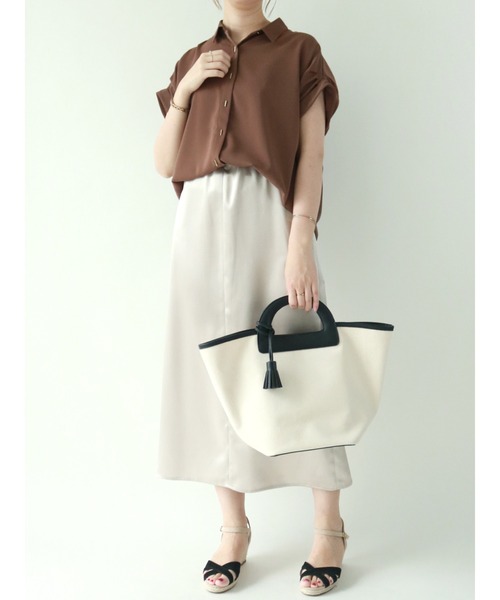 Te chichi（テチチ）の「肩タックTバー釦シャツブラウス（シャツ/ブラウス・レディース・ブラウン/ブラック/オフホワイト・ﾌﾘ-）」の7枚目の写真